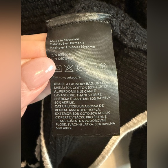 H&M Black Sweater with White Ruffles XS Divided - Picture 6 of 7